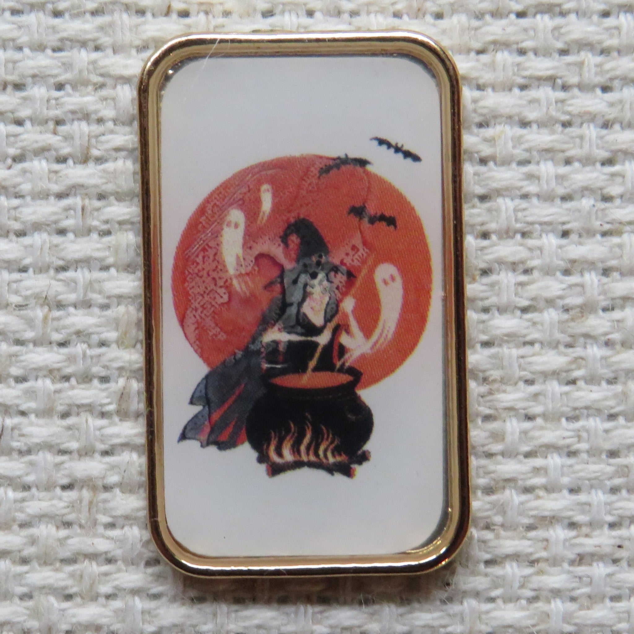 First view of Charming Witch Needle Minder.